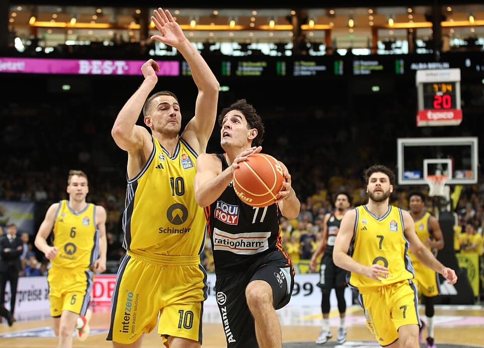 Ben Saraf drives to the basket for ratiopharm Ulm against ALBA Berlin
