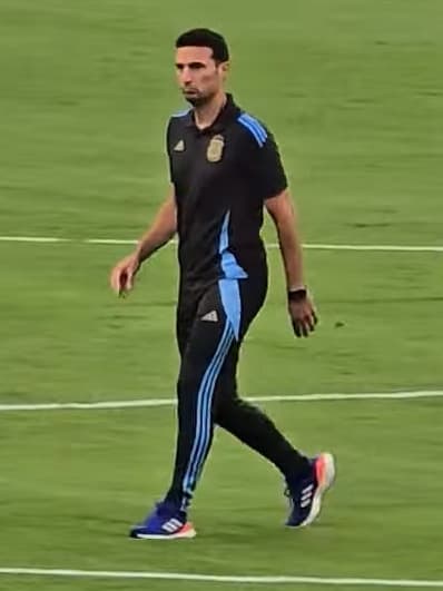 Lionel Scaloni on the touchline for Argentina